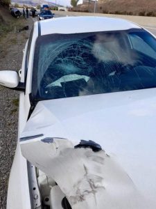 (ფოტოები) მძიმე ავარია გორთან - ორი მანქანა ერთმანეთს შეასკდა