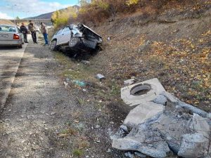 (ფოტოები) მძიმე ავარია გორთან - ორი მანქანა ერთმანეთს შეასკდა