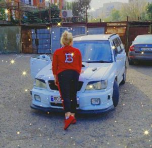 (ფოტოები) ქართველი გოგო, რომელმაც 180 კმ/სთ სიჩქარით მოძრავი ავტომობილიდან ფოტო გამოაქვეყნა, ავარიაში დაიღუპა