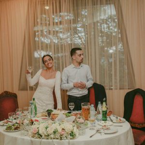 ჩცდ-ის მსახიობის ულამაზესი ქორწილი პანდემიის დროს - ბუბა მირცხულავასა და მისი რჩეულის ქორწილის შთამბეჭდავი ფოტოები