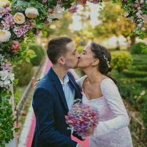 ჩცდ-ის მსახიობის ულამაზესი ქორწილი პანდემიის დროს - ბუბა მირცხულავასა და მისი რჩეულის ქორწილის შთამბეჭდავი ფოტოები