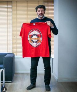 (ფოტო) "მადლობა ძმაო" - კახა კალაძეს ხაბიბ ნურმაგომედოვმა საჩუქარი გამოუგზავნა