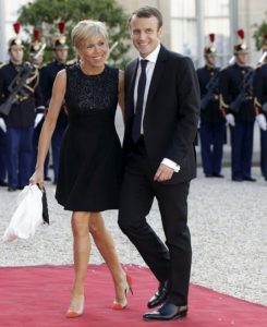 (ფოტოები) მერკელიდან მაკრონამდე: პირველი ლედების მოდური კონფუზები, რისთვისაც ყველა მათგანს რცხვენია