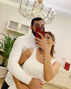 "როგორ მიხარია ბედნიერი რომ ხარ..." - თამო ვაშალომიძე საყვარელ მამაკაცთან და შვილებთან ერთად ახალ ფოტოებს აქვეყნებს