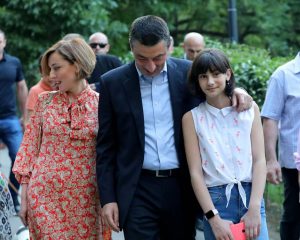 (ფოტოები) იგი პრემიერ-მინისტრზე 10 წლით უმცროსია - ვინ არის გიორგი გახარიას მეუღლე