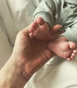 ქეთა თოფურიამ შვილის პირველი ფოტო გამოაქვეყნა - რა დაარქვა ბიჭუნას