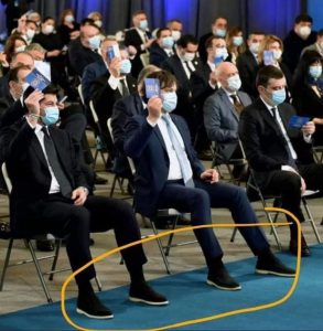 "გახარია მოდას ჩამორჩა და კობახიძე-კალაძისგან განსხვავებით, უგემოვნო ტუფლები აცვია" - რა ღირს „ოცნების“ ლიდერების ერთნაირი ფეხსაცმელები?