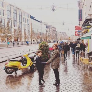 (ფოტოები) იგი პრემიერ-მინისტრზე 10 წლით უმცროსია - ვინ არის გიორგი გახარიას მეუღლე