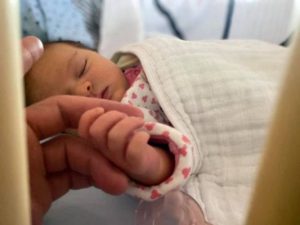 გოგონას ნიკა დაარქვეს - გიორგი მახარაძე შვილის პირველ ფოტოებს აქვეყნებს