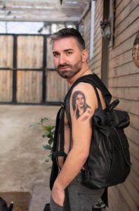 (ფოტო) თაყვანისმცემელმა ლელა წურწუმიას პორტრეტი სხეულზე დაიხატა