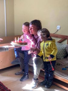 (ფოტო) მაკა ჩიჩუასა და გიორგი მარგველაშვილის უფროსი ვაჟი ექვსი წლის გახდა