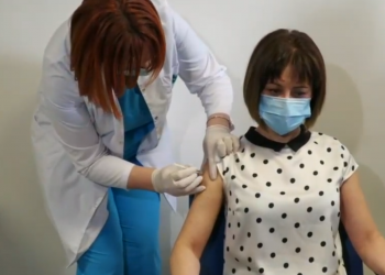 როგორ გრძნობს თავს ვაქცინაციის შემდეგ ჯანდაცვის მინისტრი