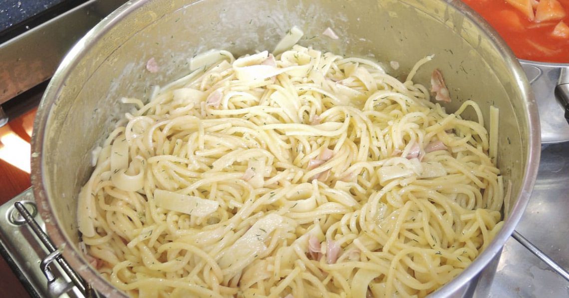 რატომ უნდა შევწყვიტოთ მაკარონის მოხარშვა ქვაბში და მოვამზადოთ ის მხოლოდ ტაფაზე