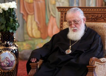 “ხელიდან გვეცლება მიწები, ჩამოდიან უცხოელები და ყიდულობენ სახლებს” – პატრიარქი