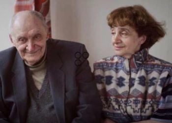 “ბოლომდე არ სჯეროდა, რომ იყო მწერალი” – გურამ დოჩანაშვილის ცოლი მეუღლეზე