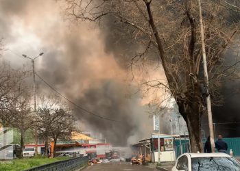 ხანძარი თბილისში – ცეცხლთან ახლოს გაზგასამართი სადგურია