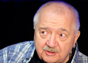 მიეცით ხმა: უნდა წავიდეს თუ არა რობერტ სტურუა რუსთაველის თეატრიდან?