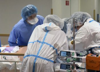 „ველოდებით ჩემი მეუღლის გარდაცვალების შეტყობინებას“ – რა მდგომარეობაშია 3 შვილის დედა, რომელსაც აცრის შემდეგ თრომბი განუვითარდა?