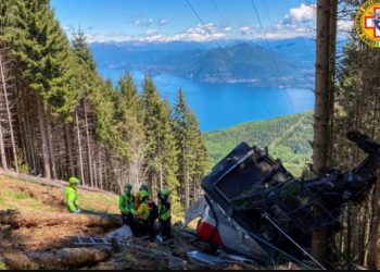 იტალიაში საბაგირო ჩამოვარდა, არიან გარდაცვლილები – ფოტოები შემთხვევის ადგილიდან