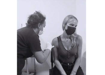 (ფოტო) ანუკი არეშიძე “სინოფარმით” აიცრა