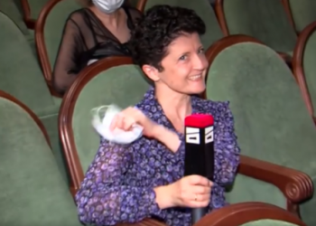 (ვიდეო) ახლა დაგსჯიან, ხომ იცი? ამხელა ახტაჯანა ქალს წაგართვი მიკროფონი – ემა, აბა თქვი, ბიძინას გაუმარ… ” – წულუკიანი “მთავარის” ჟურნალისტს