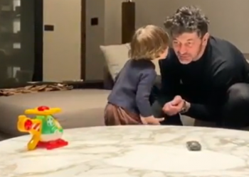 (ვიდეო) “მაკოცე” – ნახეთ როგორ ეფერება კახა კალაძე პატარა ნიკოლას