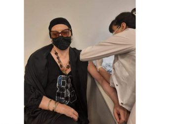 (ფოტო) გია სურამელაშვილმა კორონავირუსის საწინააღმდეგო ვაქცინა გაიკეთა