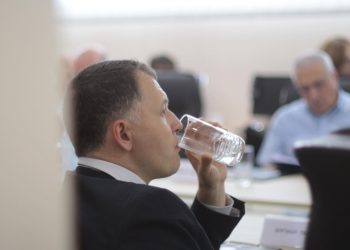 “არ ვიცი რა არის “ბიგ მაკში”, “ჰოთ დოგში”, ტატუების მელანში, საპონში, შამპუნსა თუ დეზოდორანტებში… ბევრი რამ არის, რაც არ ვიცი…მე მხოლოდ ერთი რამ ვიცი…” – გიორგი ფხაკაძე