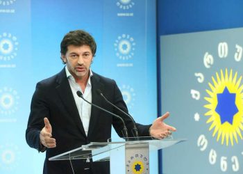 “სუფთა ვარ ყველანაირად” – კახა კალაძემ ნარკოტესტზე ანალიზები ჩააბარა