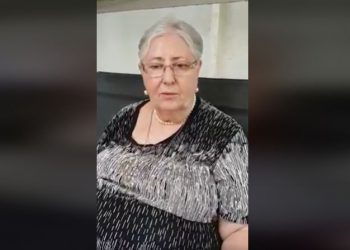 ამ წუთას ვხედავ უფლის სახეს – მიღიმის და ჯვარს მაძლევს – ვხედავ ჩამქრალ სანთლებს ეკლესიაში, საპატრიარქოს უპირისპირდებიან – შეჩერდით! – კაკულია