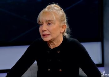 უსახურთა ურდო კი შემოესია თბილისს, მაგრამ ეს გაუგებარი კაცთმოძულე მასა, ჩვენ დროშას ხელუხლებელს ტოვებს – მაია ნადირაძე