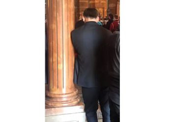 (ფოტო) “გუშინ, ცოლი,შვილები და ძმა მიწას მიაბარა, დღეს, მეზობლების პანაშვიდზე მოვიდა – კუთხეში იდგა”