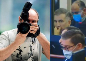 (ფოტო) როგორ ეხმაურება ფოტორეპორტიორი გიორგი აბდალაძე ბრალდებული ექს-პრეზიდენტის სასამართლო სხდომას