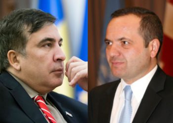 ამ ფოტოზე პრეზიდენტ სააკაშვილის მიერ, სტრასბურგში გაკეთებული წარწერაა: – „ზურა, ძმა, დაიმახსოვრე…” – ჭიაბერაშვილი “ვარდების რევოლუციაზე”