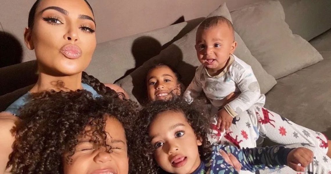 “ოთხი შვილის მოვლა ძალიან დამღლელია, ზოგჯერ დასასვენებლად ოცი წუთიც არ მრჩება” – კიმ კარდაშიანი