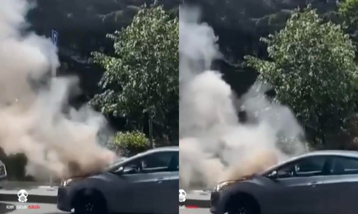 ამ წუთებში კოსტავას გამზირზე ავტომობილი დაიწვა (ვიდეო)