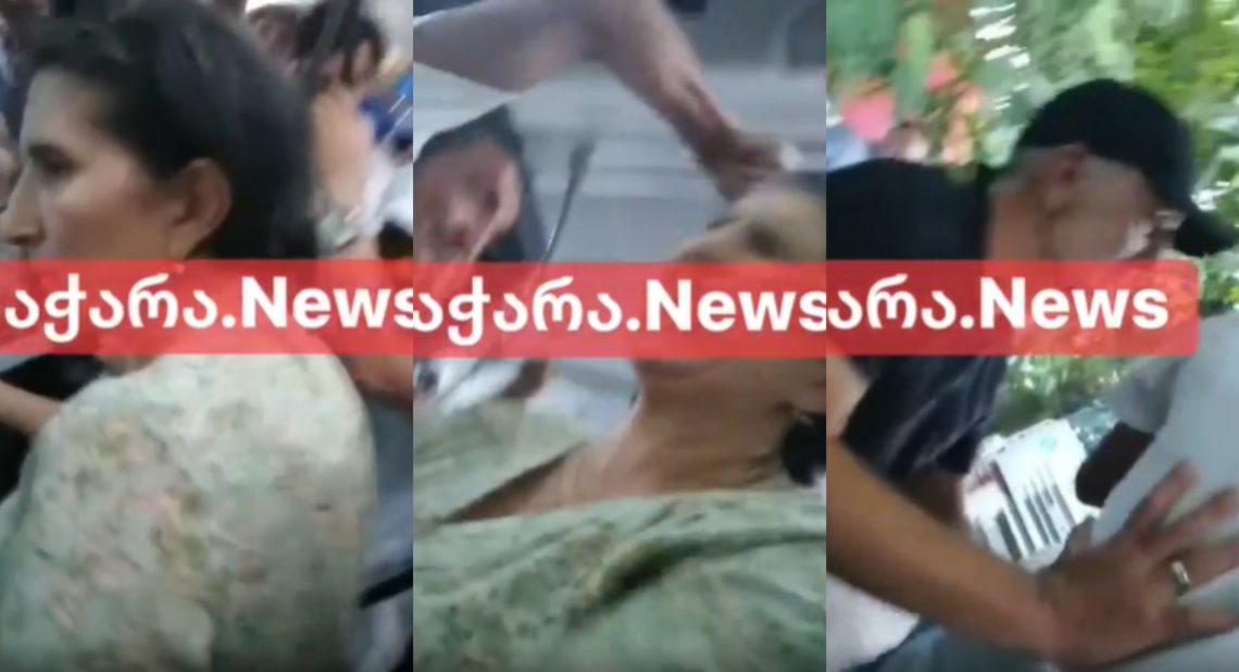 🎥Video: ბათუმში ავტობუსიდან ჯიბის ქურდები კინწისკვრით ჩაყარეს