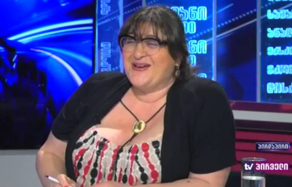 მეგი გოცირიძე ღამღამობით, რუსულნომრიან ავტომობილებს საბურავებს უხეთქავს