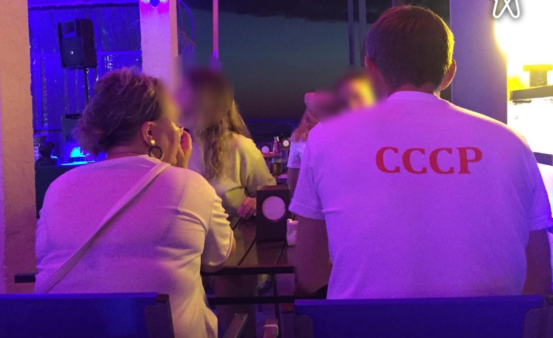 “რესტორანში შემოვიდა ეს ოკუპანტი ამ მაისურით,გავაპროტესტე თუმცა რესტორნის  მენეჯერი დაიმალა”