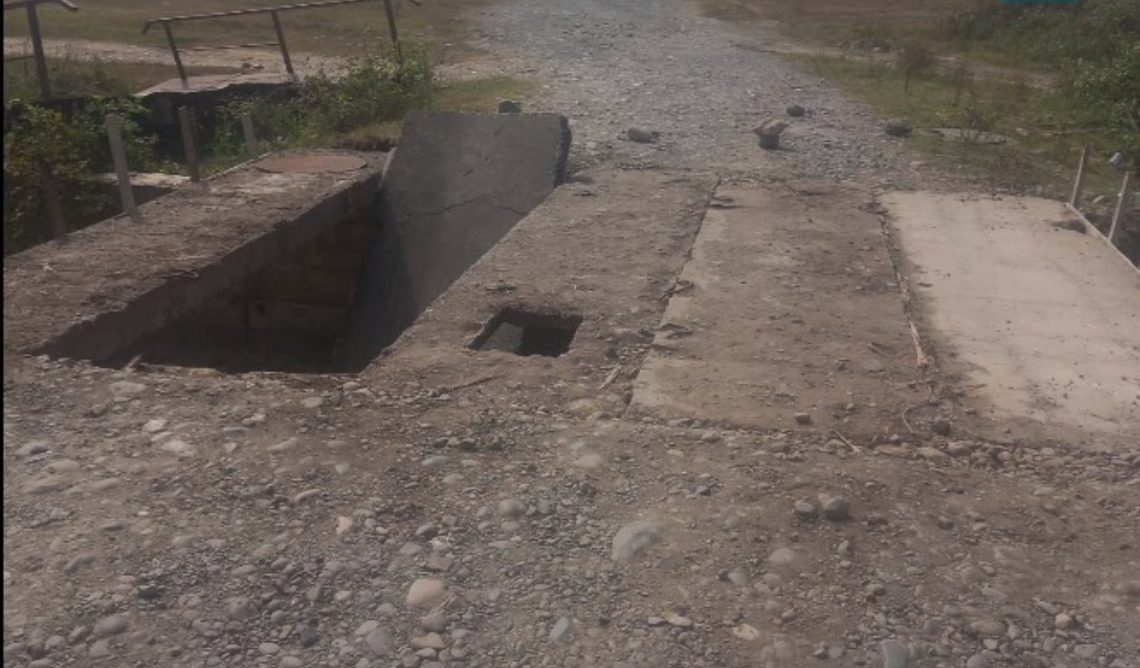 ლანჩხუთში ახალ გაკეთებული ხიდი ჩატყდა და მანქანა ჩავარდა