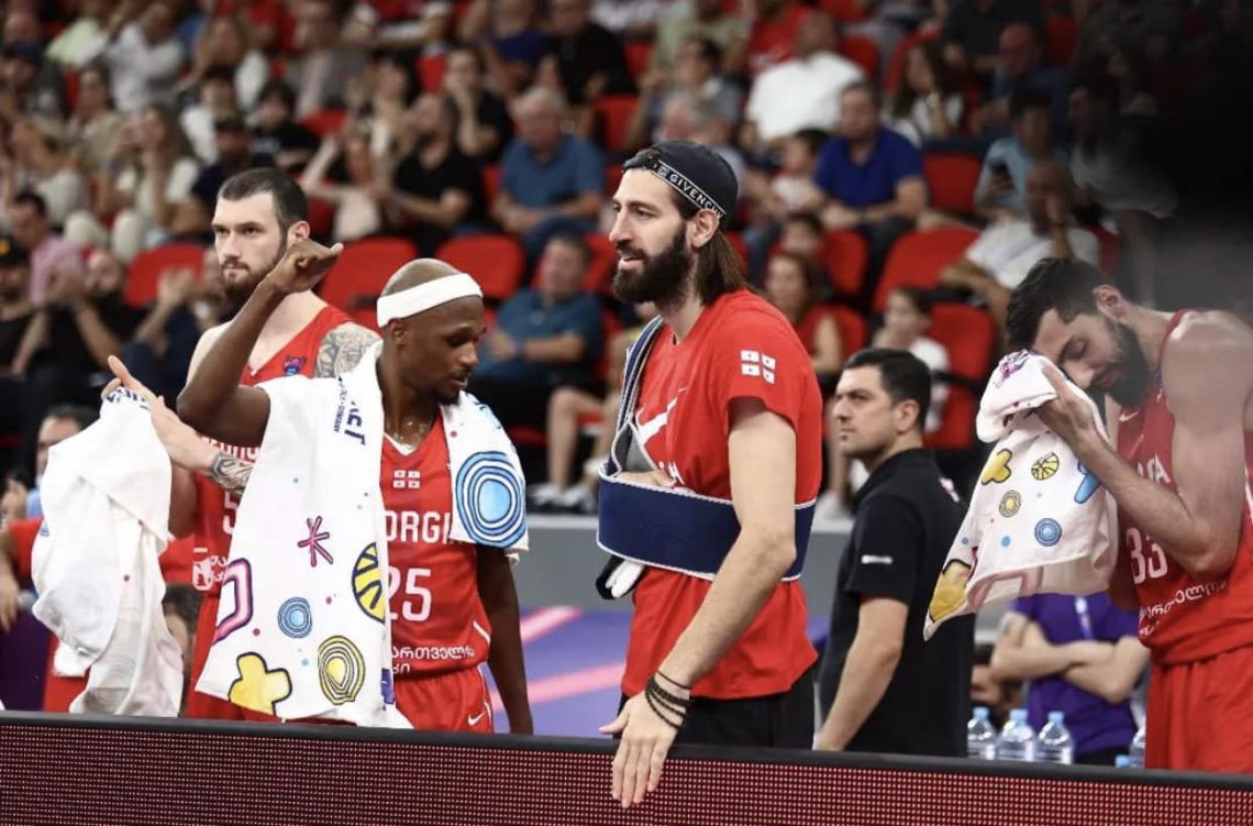 “თურქი გულშემატკივრები ჩვენს ოჯახის წევრებს შეურაცხმყოფელ სიტყვებს წერენ და ემუქრებიან” – შენგელია თურქეთთან მომხდარ ინციდენტზე