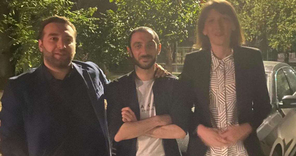 მსაჯულებმა გაამართლეს ტაქსისტი, რომელმაც პუტინისტი რუსები გომბორზე დატოვა – ადვოკატი