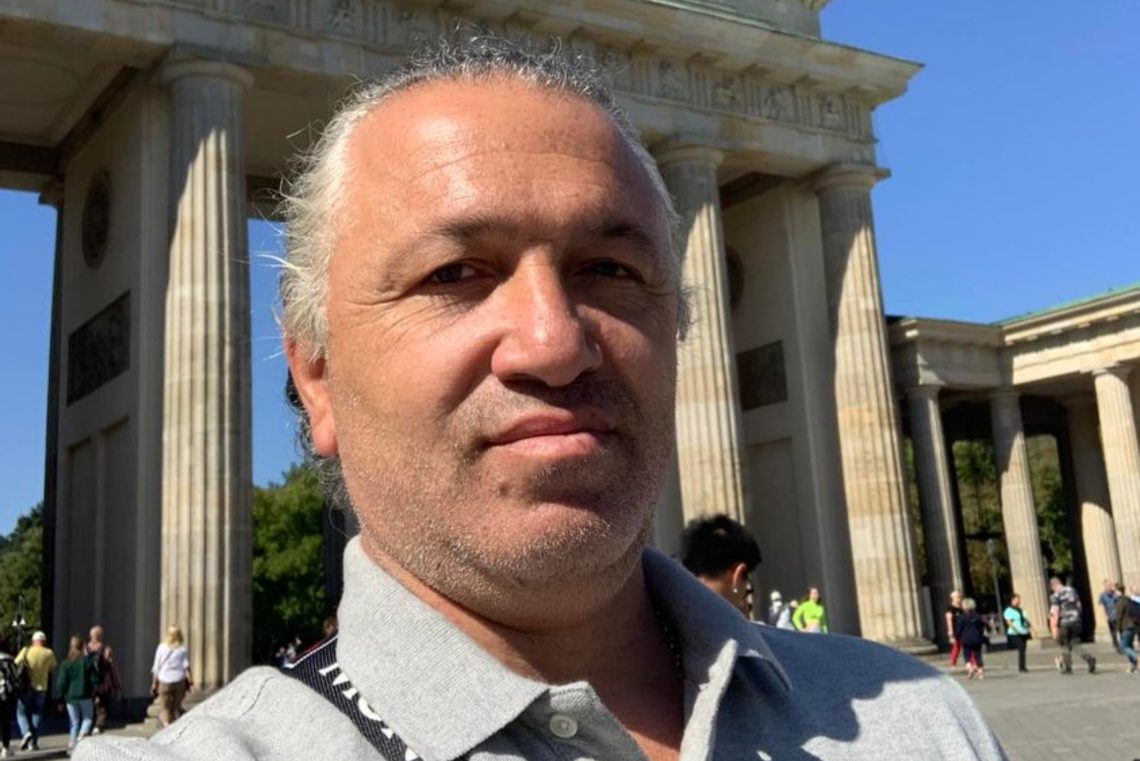 “საცოდაობაა, რომ ჩვენი ხალხი, ასე იტანჯება, ყველაფერში…ცრემლები მომადგა თვალებზე” – კახა ჯანაშვილის ემოციური პოსტი გერმანიიდან