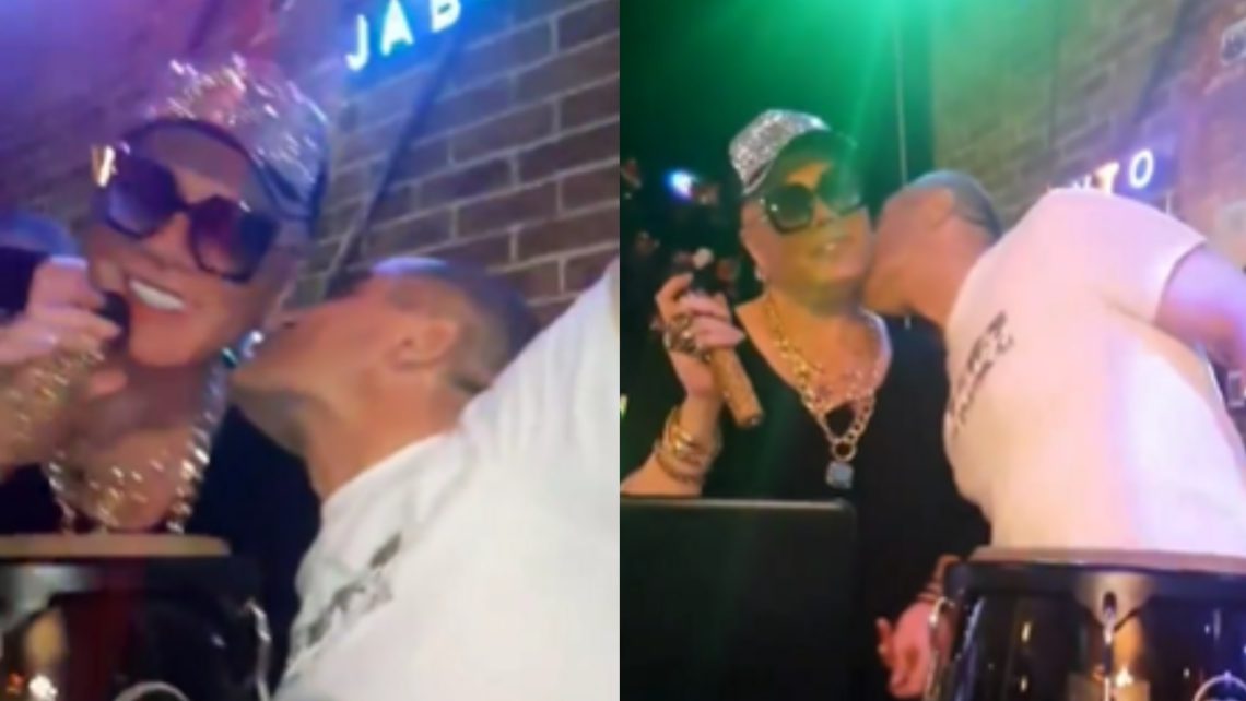 VIDEO: გია სურამელაშვილს ფანმა სცენაზე აკოცა