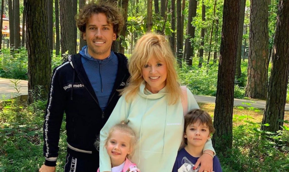 ალა პუგაჩოვას მეგობარმა გაამხილა მიზეზი, რატომ დატოვა მომღერალმა მეორედ რუსეთი