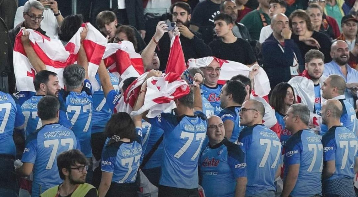ინციდენტი სტადიონზე, სადაც კვარაცხელია თამაშობდა – იტალიელ და ქართველ გულშემატკივრებს შორის დაპირისპირებამ კინაღამ თამაში ჩაშალა