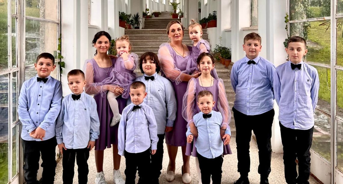 “ქუთაისელი დედა, 11 შვილით…” – მრავალშვილიანი ქართული ოჯახი