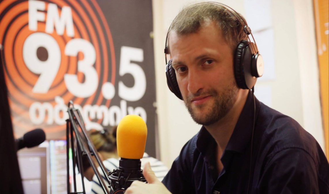 “რუსი რადიოს წამყვანები, სამსახურს ეძებენ თბილისში, თან ქართულსაც სწავლობენ” – რამაზ სამხარაძე