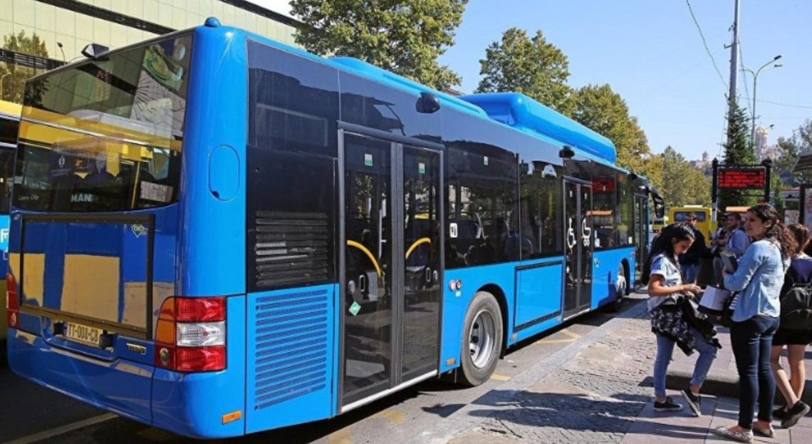 შემთხვევა თბილისის ავტობუსში – “16 წლის ბავშვი საკუთარ სისხლში კინაღამ დაიხრჩო, გონება ოთხჯერ დაკარგა…”