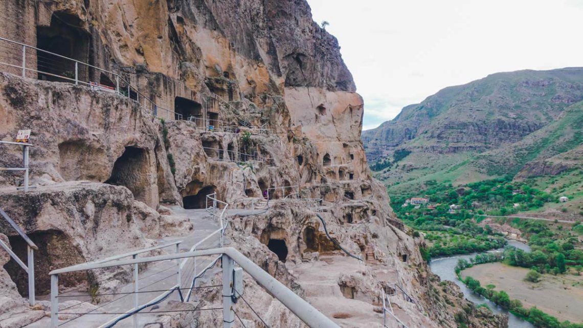 ვარძიის სამონასტრო კომპლექსის მიმდებარე ტერიტორიის გეოლოგიური შესწავლა მიმდინარეობს